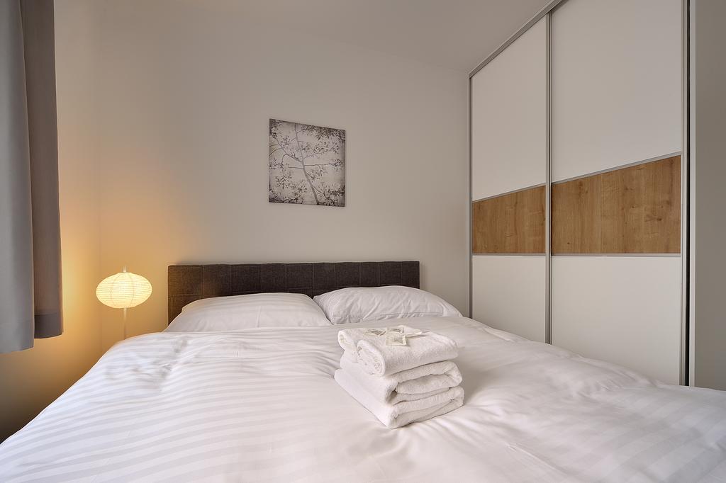 Charming & Cozy Ambiente Apartments บราติสลาวา ภายนอก รูปภาพ