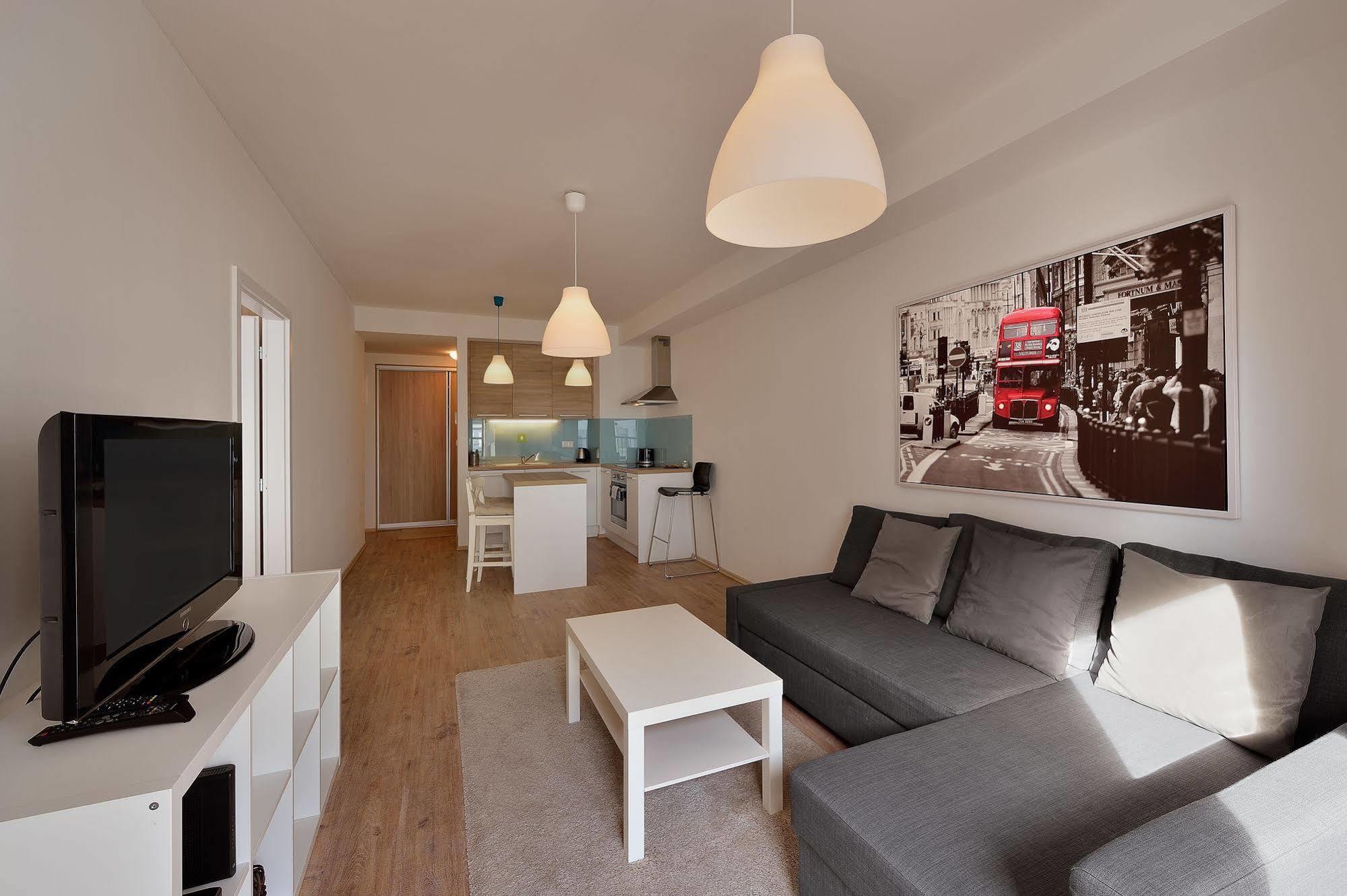 Charming & Cozy Ambiente Apartments บราติสลาวา ภายนอก รูปภาพ
